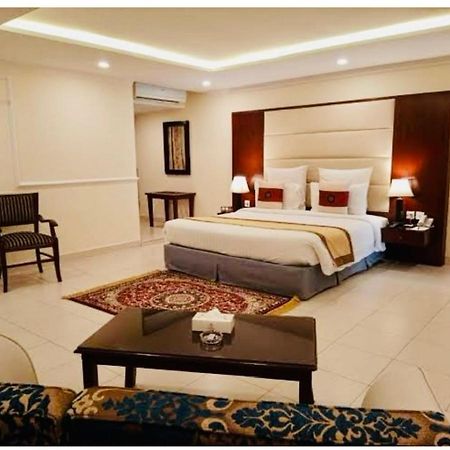 Hotel New Mid City Мултан Екстер'єр фото
