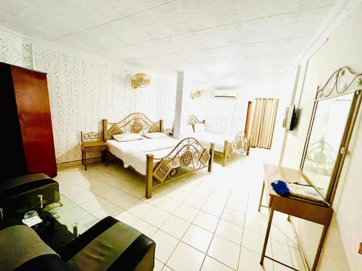 Hotel New Mid City Мултан Екстер'єр фото