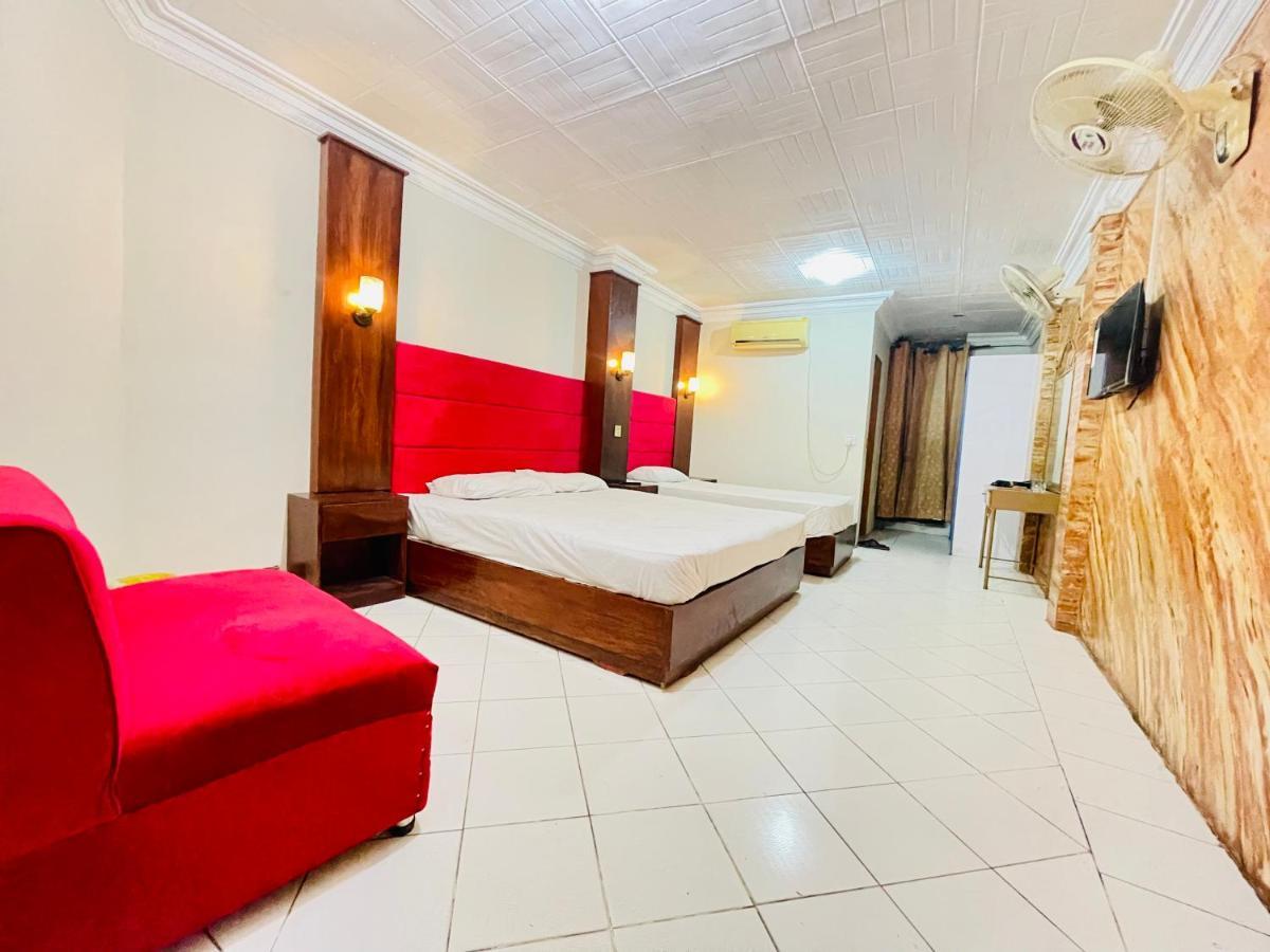 Hotel New Mid City Мултан Екстер'єр фото