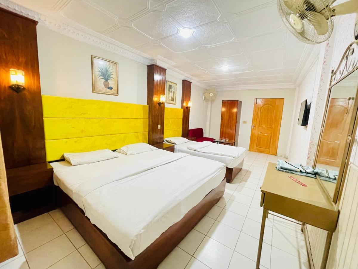 Hotel New Mid City Мултан Екстер'єр фото