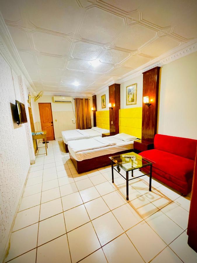Hotel New Mid City Мултан Екстер'єр фото