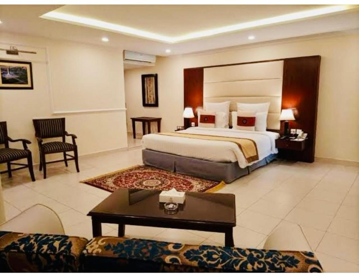 Hotel New Mid City Мултан Екстер'єр фото